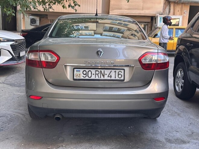 Renault Fluence-4