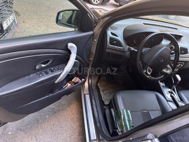 Renault Fluence-9