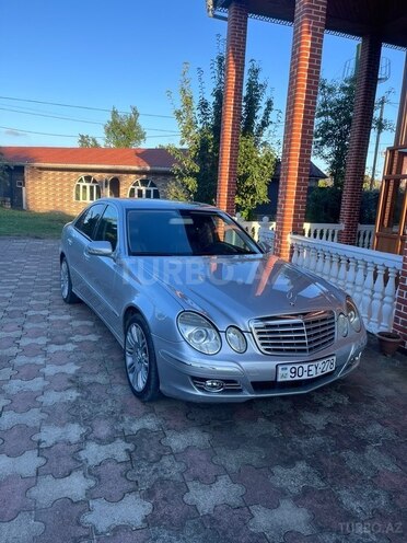Mercedes E 220-1