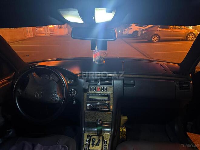 Mercedes E 270-8
