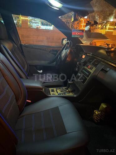 Mercedes E 270-7
