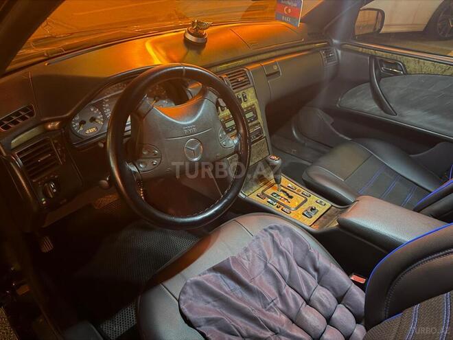 Mercedes E 270-10