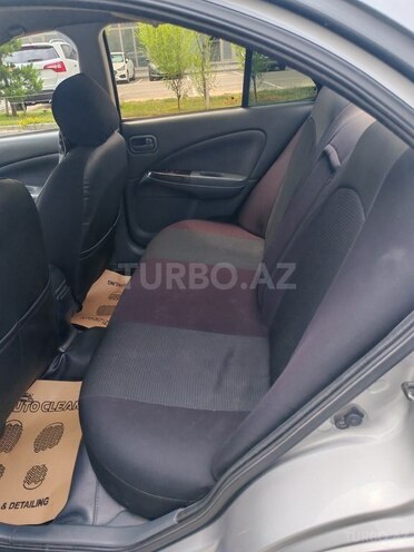 Nissan Sunny-7