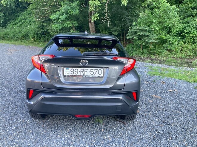 Toyota C-HR-4