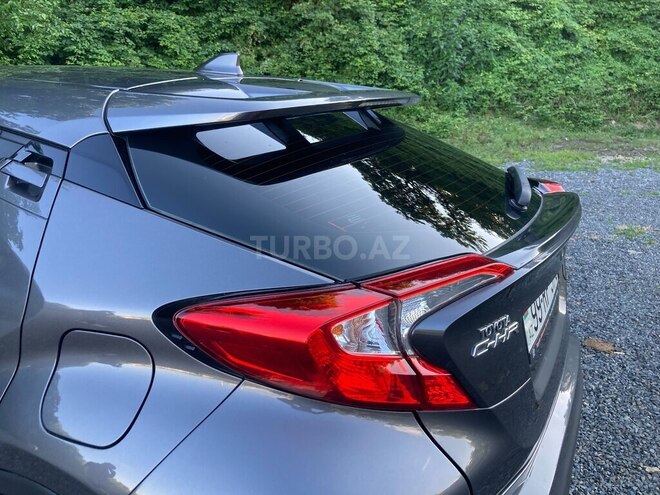 Toyota C-HR-18