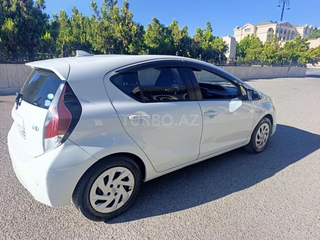 Toyota Aqua-4
