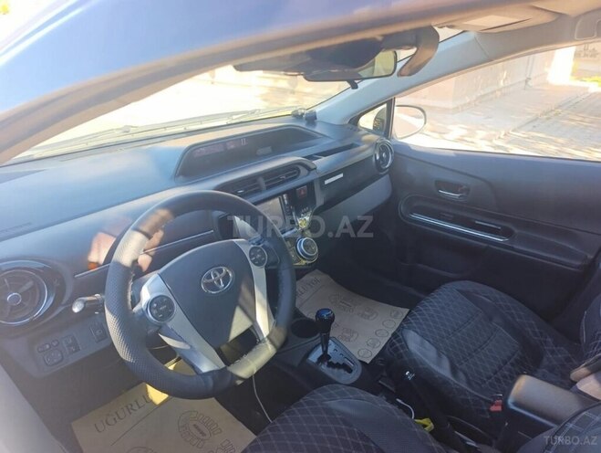 Toyota Aqua-5