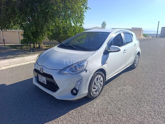 Toyota Aqua-3