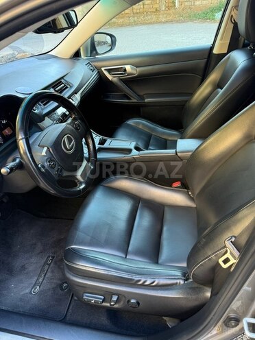 Lexus CT 200h-13