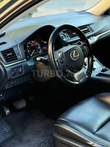 Lexus CT 200h-12