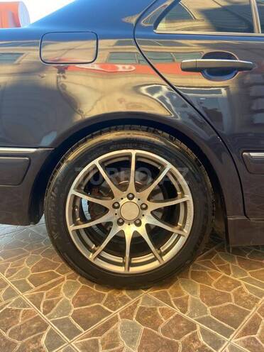 Mercedes E 240-9