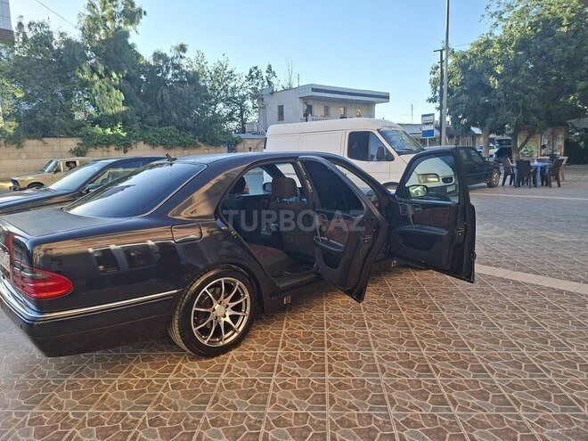 Mercedes E 240-8