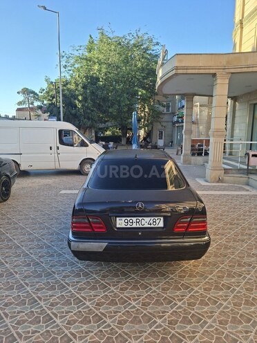 Mercedes E 240-6