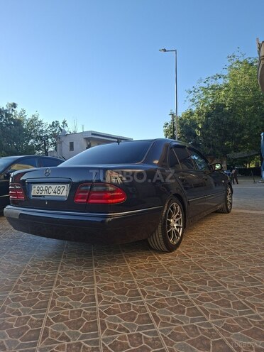 Mercedes E 240-4