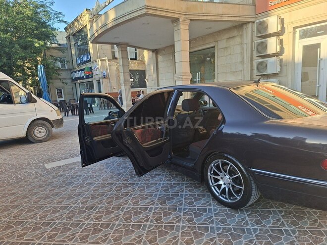 Mercedes E 240-7