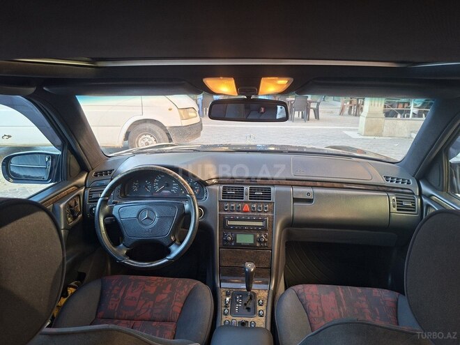 Mercedes E 240-12