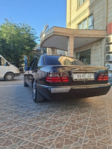 Mercedes E 240-5