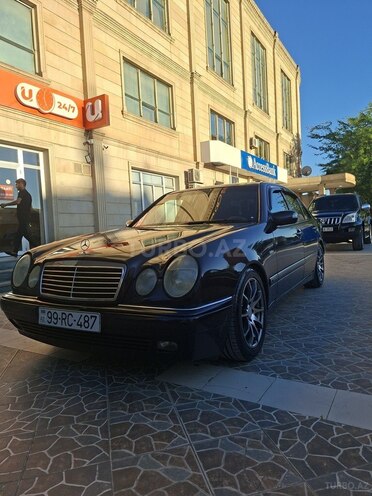 Mercedes E 240-2