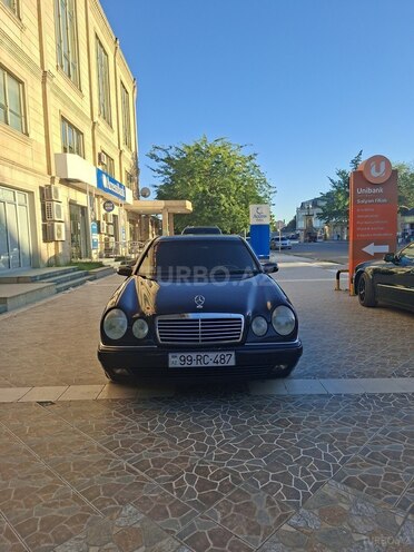 Mercedes E 240-3