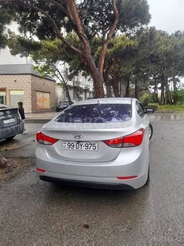 Hyundai Elantra-3