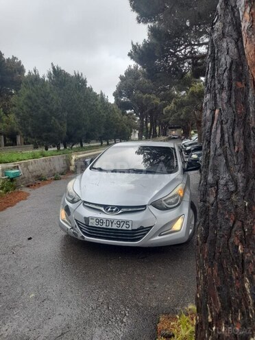 Hyundai Elantra-2