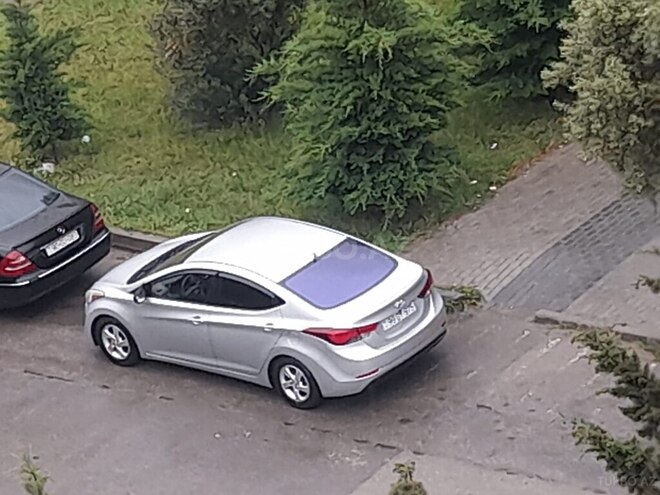 Hyundai Elantra-5