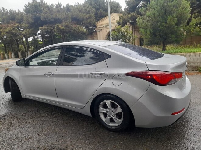 Hyundai Elantra-6