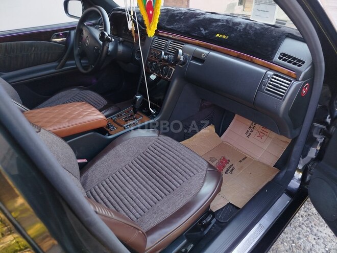 Mercedes E 240-8