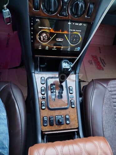 Mercedes E 240-13