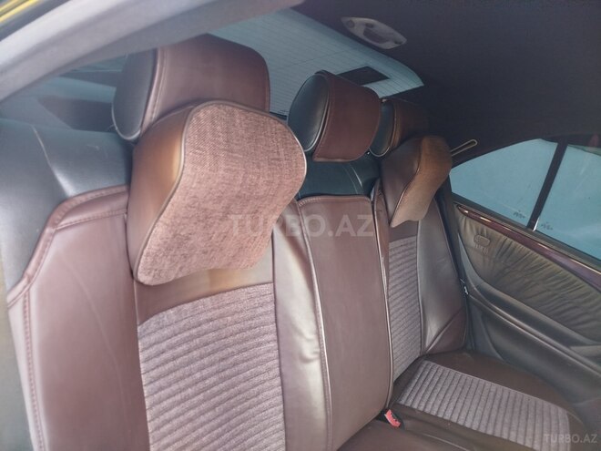 Mercedes E 240-16
