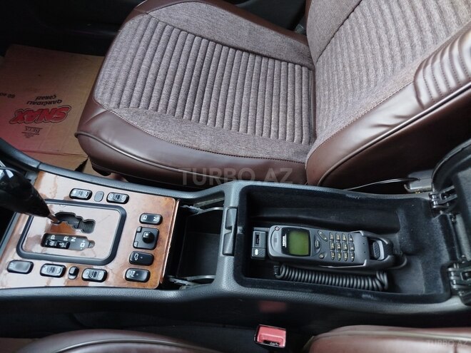 Mercedes E 240-17