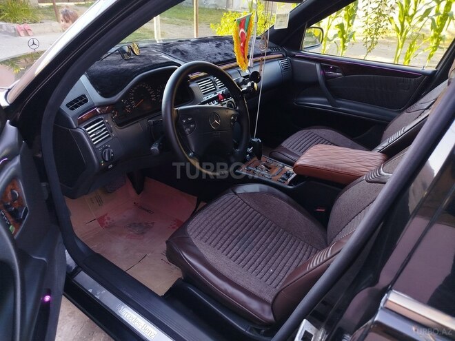 Mercedes E 240-7