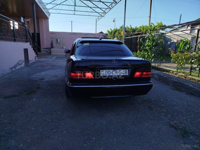 Mercedes E 240-3
