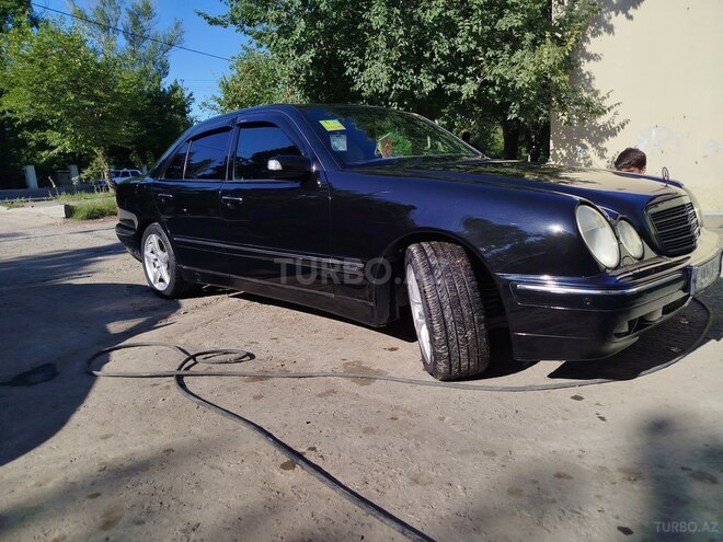 Mercedes E 240-5