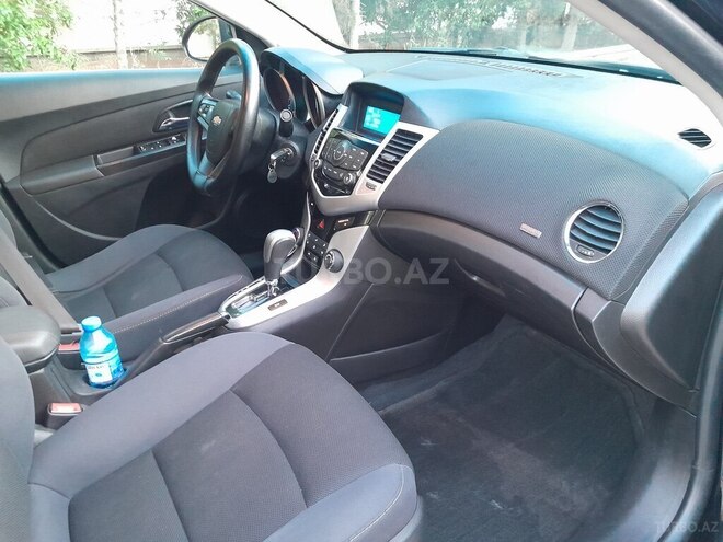 Chevrolet Cruze-12