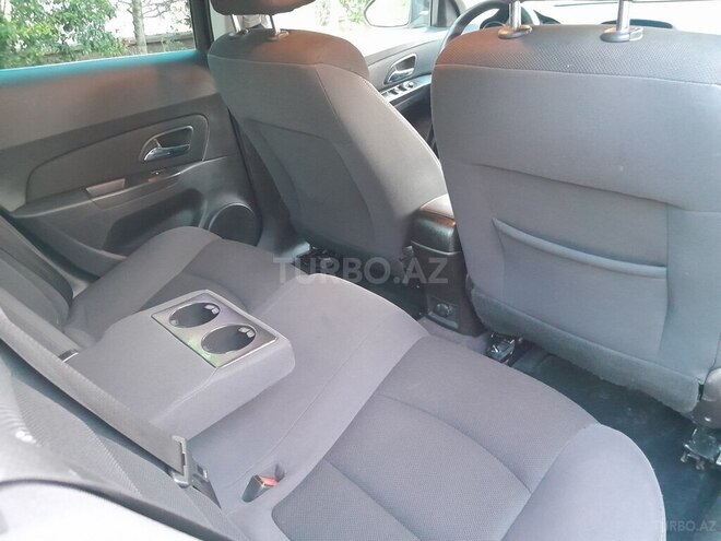 Chevrolet Cruze-13