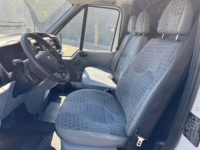 Ford Transit-5