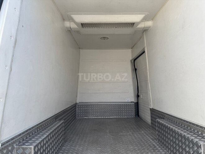 Ford Transit-11