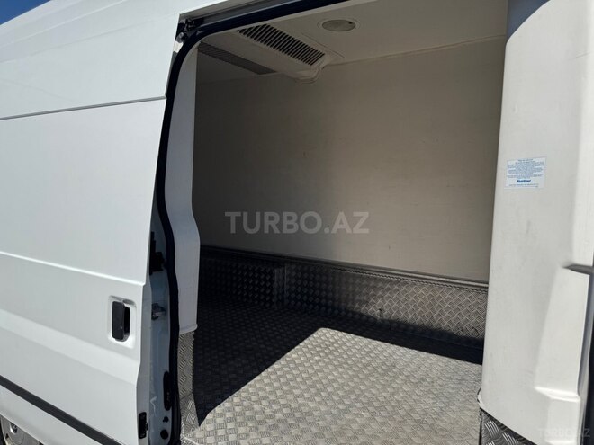 Ford Transit-14
