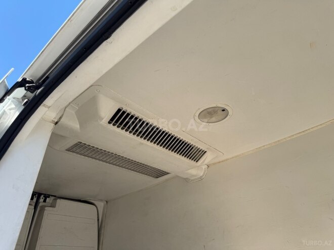Ford Transit-13