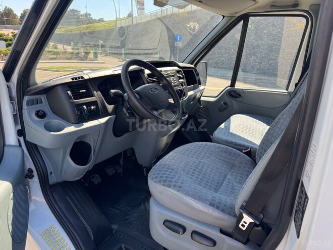 Ford Transit-9
