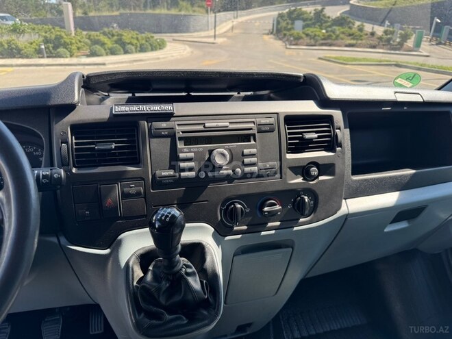 Ford Transit-6