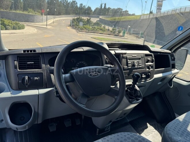 Ford Transit-8