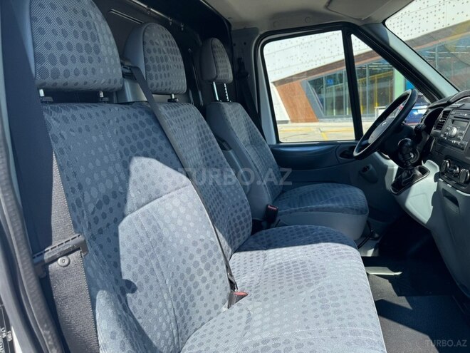 Ford Transit-16
