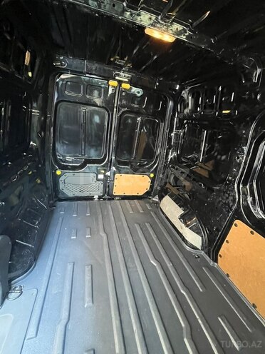Ford Transit Connect-9