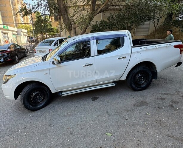 Mitsubishi L200-13