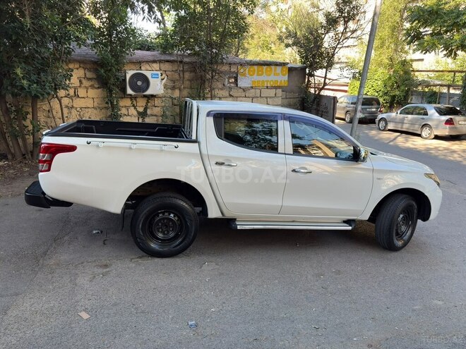 Mitsubishi L200-14