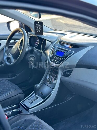 Hyundai Elantra-9