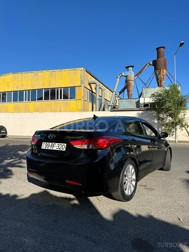 Hyundai Elantra-11