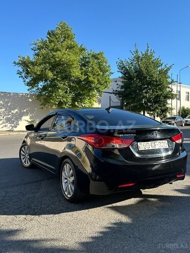 Hyundai Elantra-10
